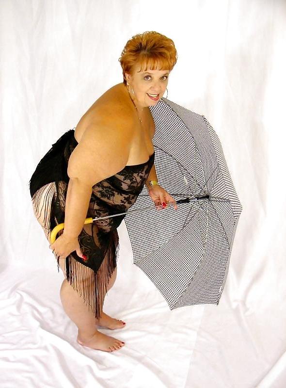16P Stunning mature goddess