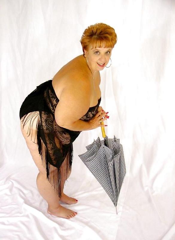 16P Stunning mature goddess