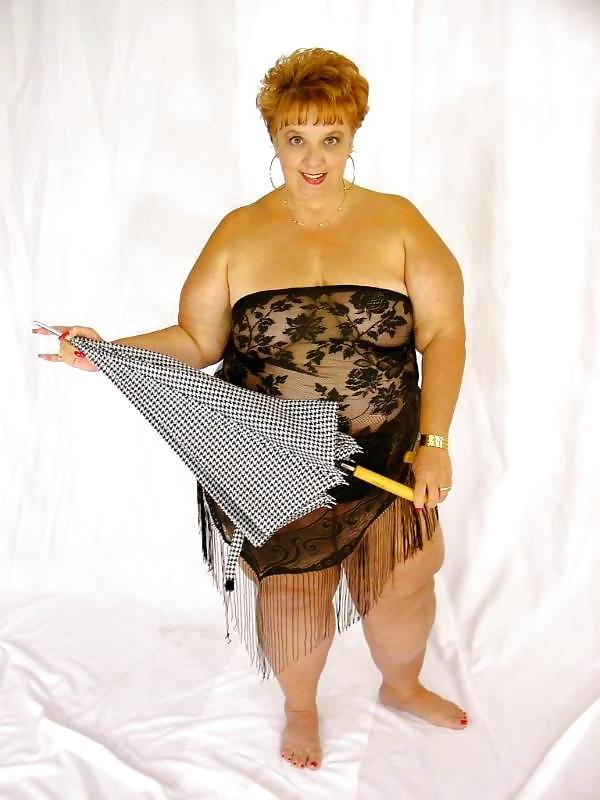 16P Stunning mature goddess