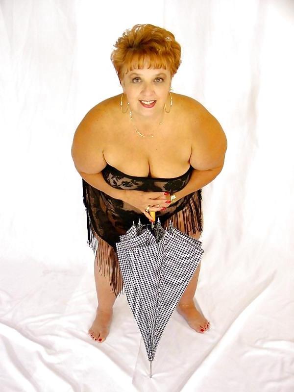 16P Stunning mature goddess