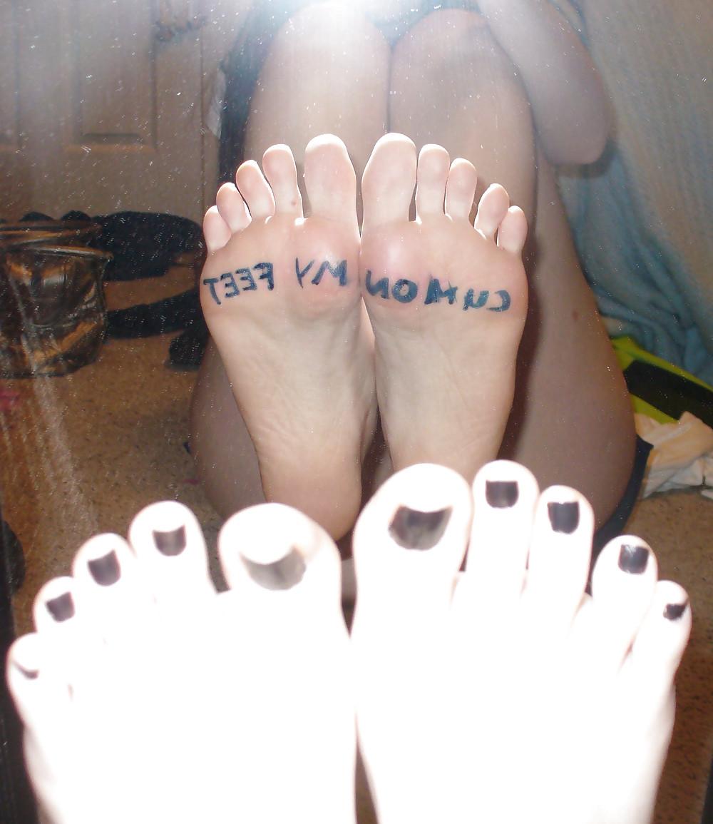 25P Amateur Female Soles 03