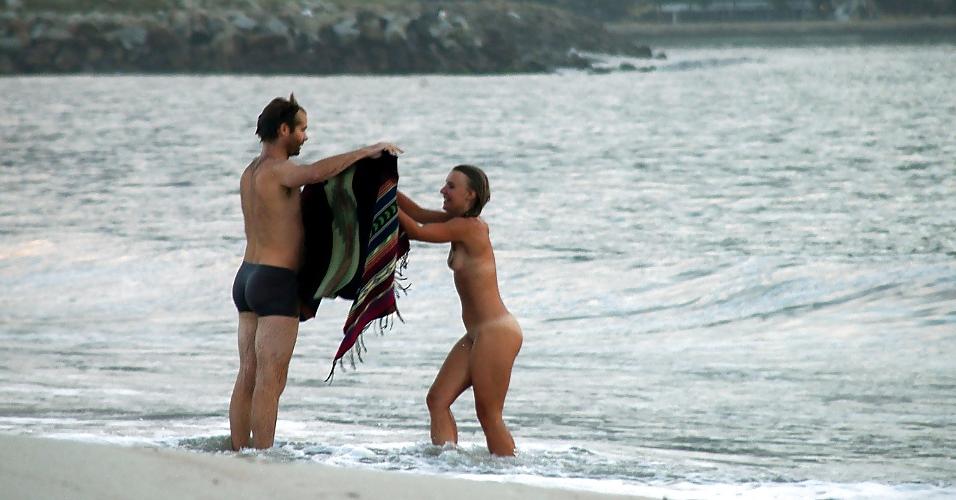 8P Turista exibida -nudism in prohibited beach
