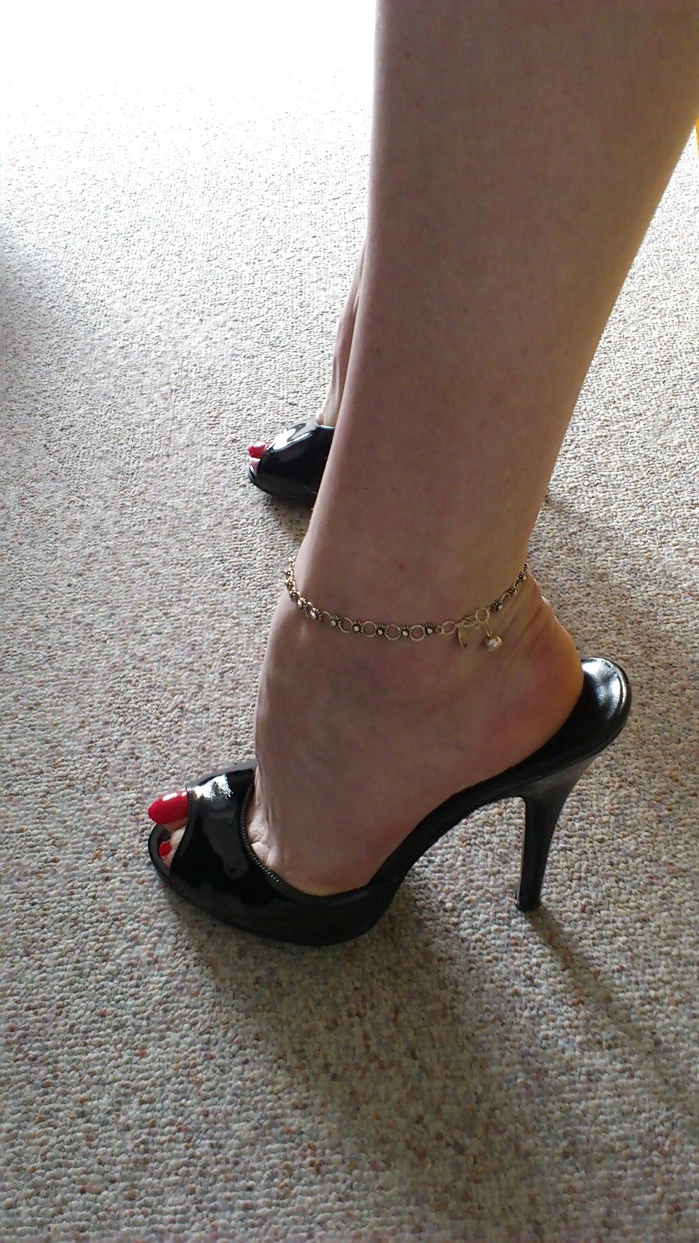 19P High Heels and Feet