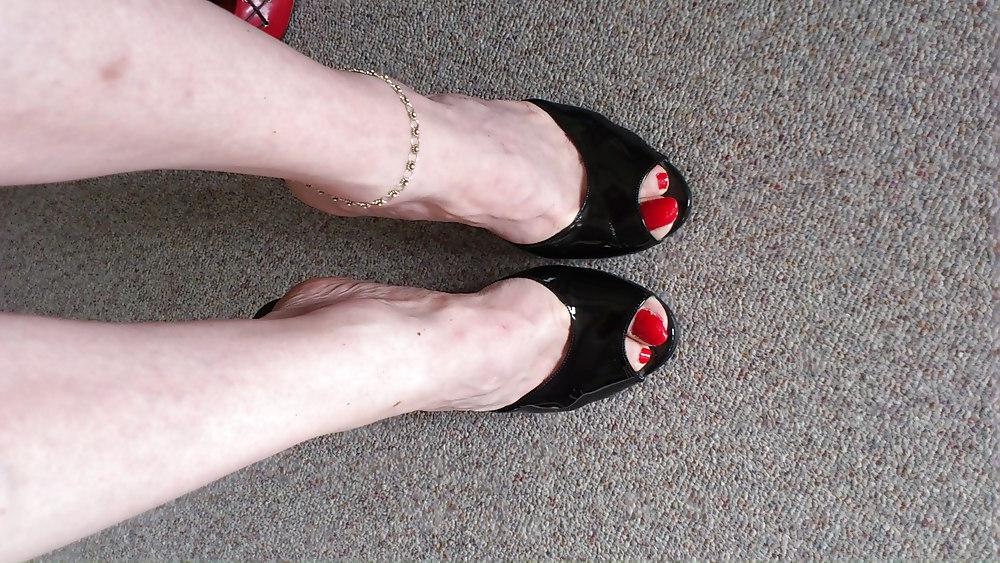 19P High Heels and Feet