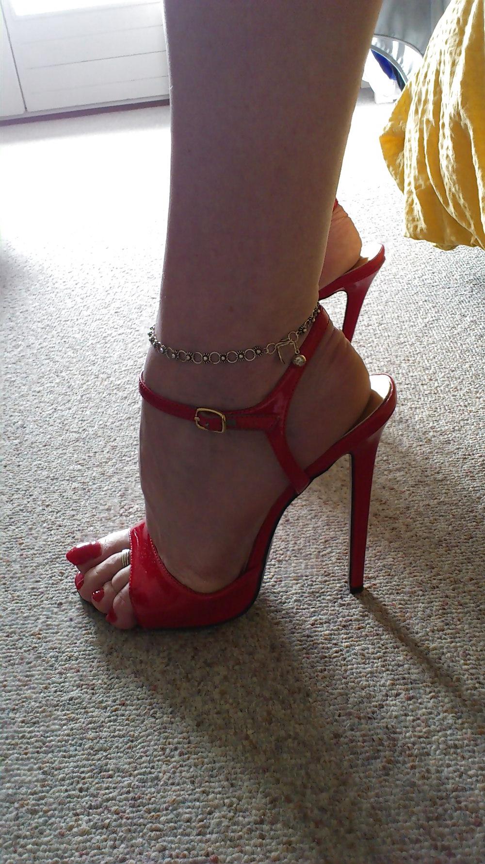 19P High Heels and Feet