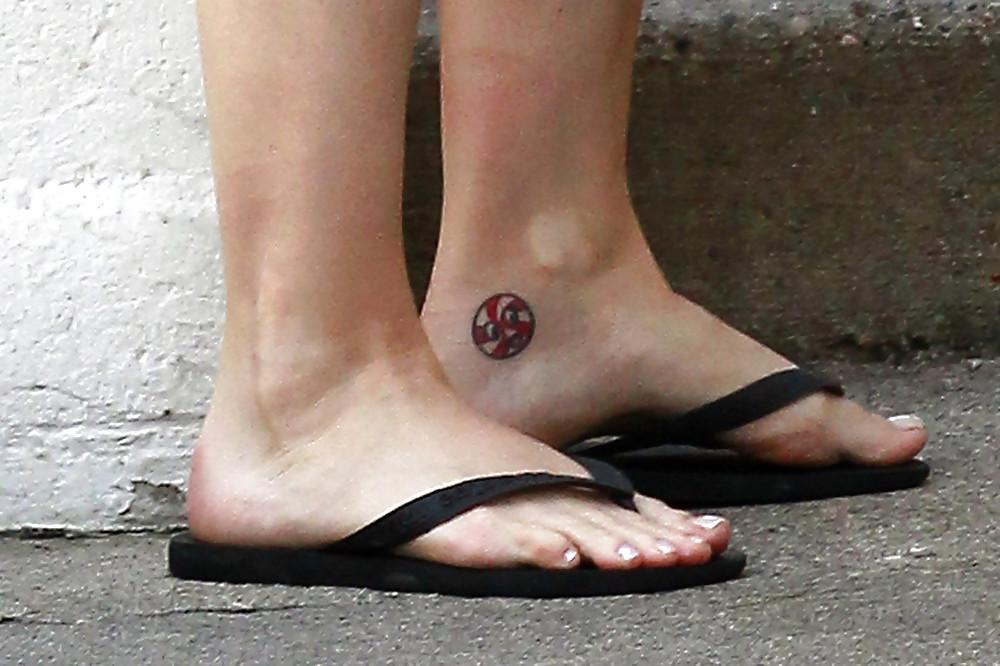 25P Katy Perry feet