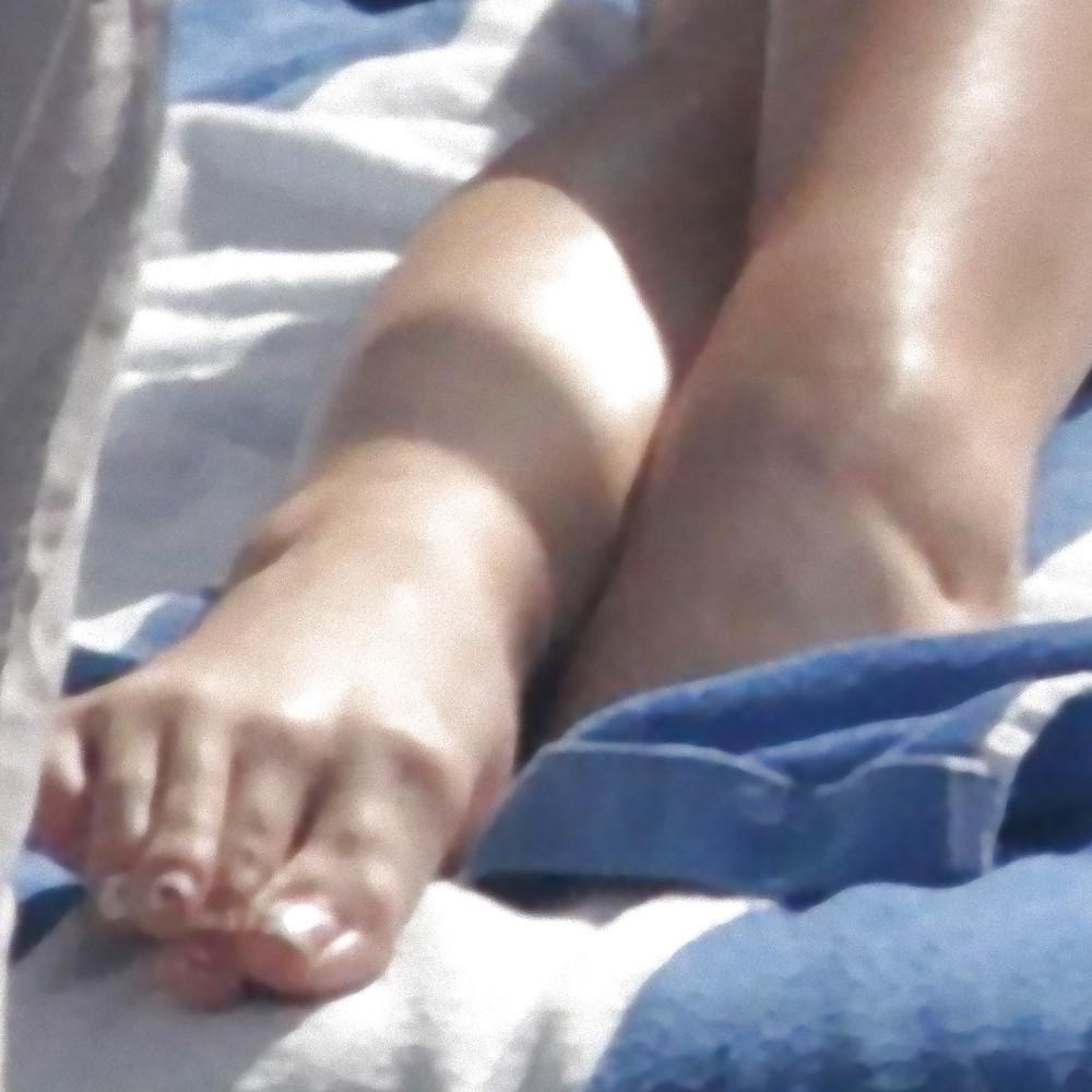 25P Katy Perry feet