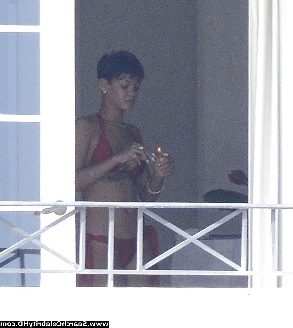25P Rihanna Naked Ass And Topless Boobs Candids