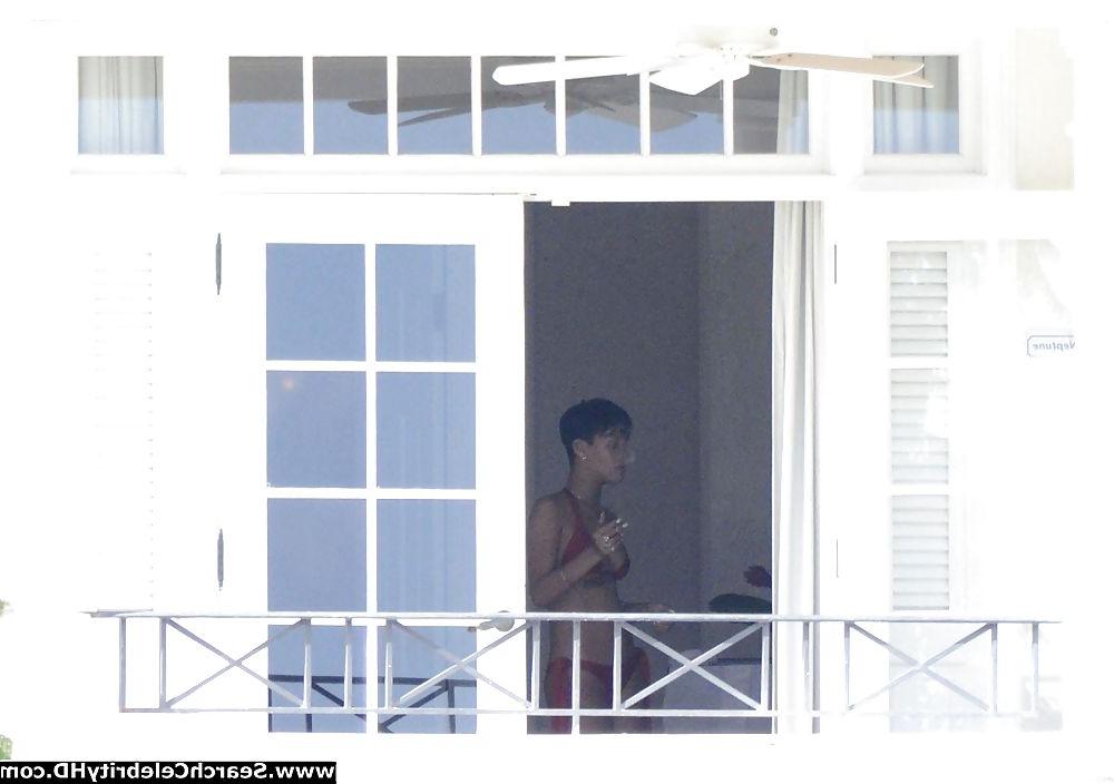 25P Rihanna Naked Ass And Topless Boobs Candids