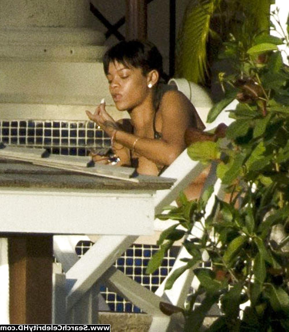25P Rihanna Naked Ass And Topless Boobs Candids