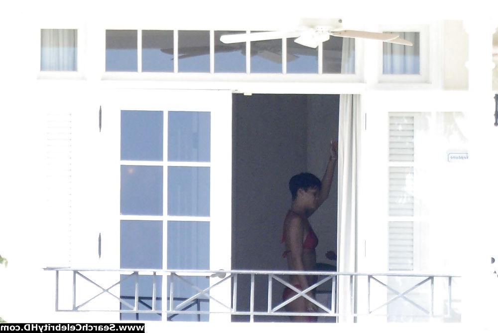 25P Rihanna Naked Ass And Topless Boobs Candids