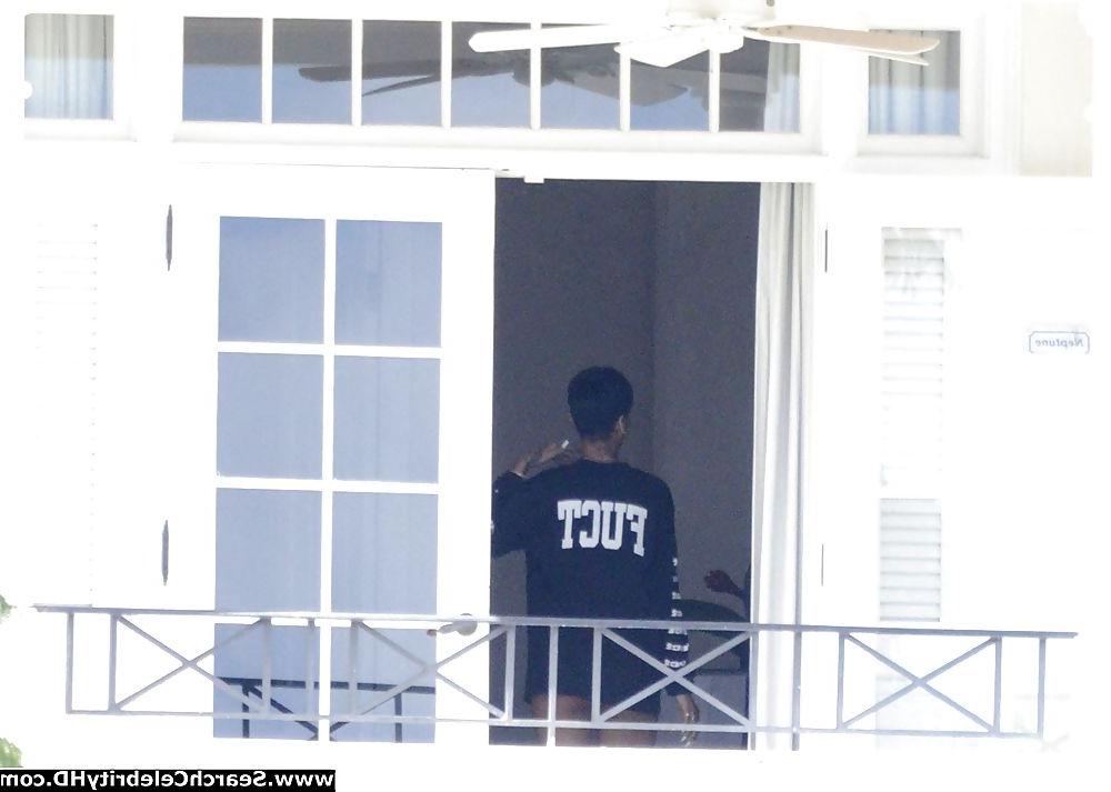 25P Rihanna Naked Ass And Topless Boobs Candids