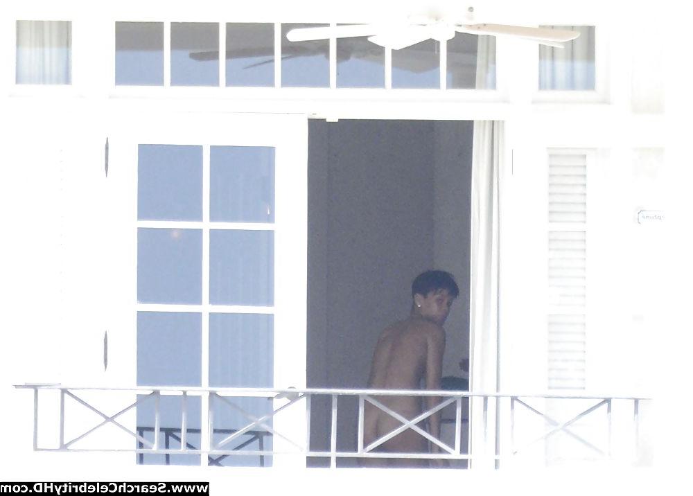 25P Rihanna Naked Ass And Topless Boobs Candids