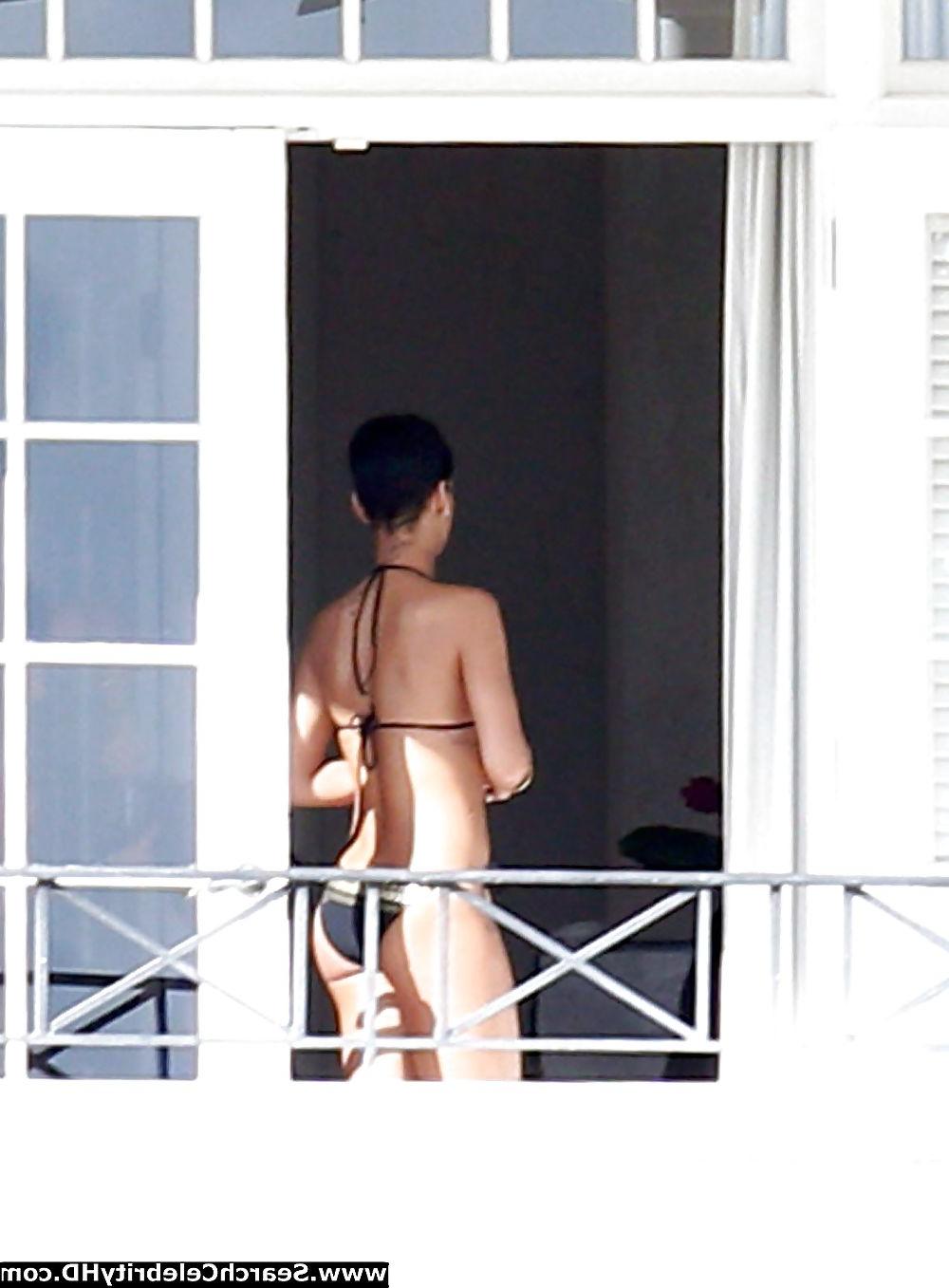 25P Rihanna Naked Ass And Topless Boobs Candids