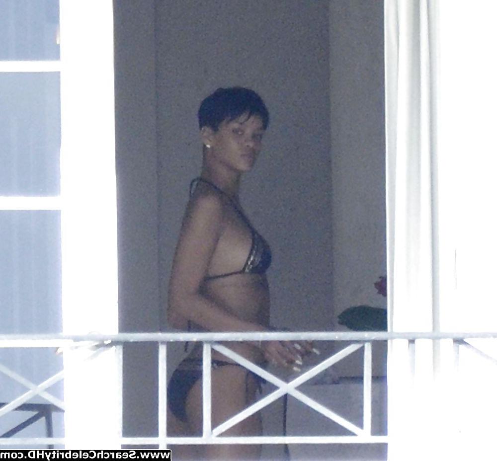 25P Rihanna Naked Ass And Topless Boobs Candids