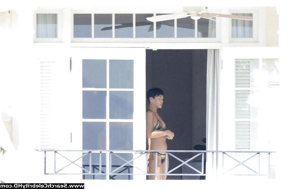 25P Rihanna Naked Ass And Topless Boobs Candids