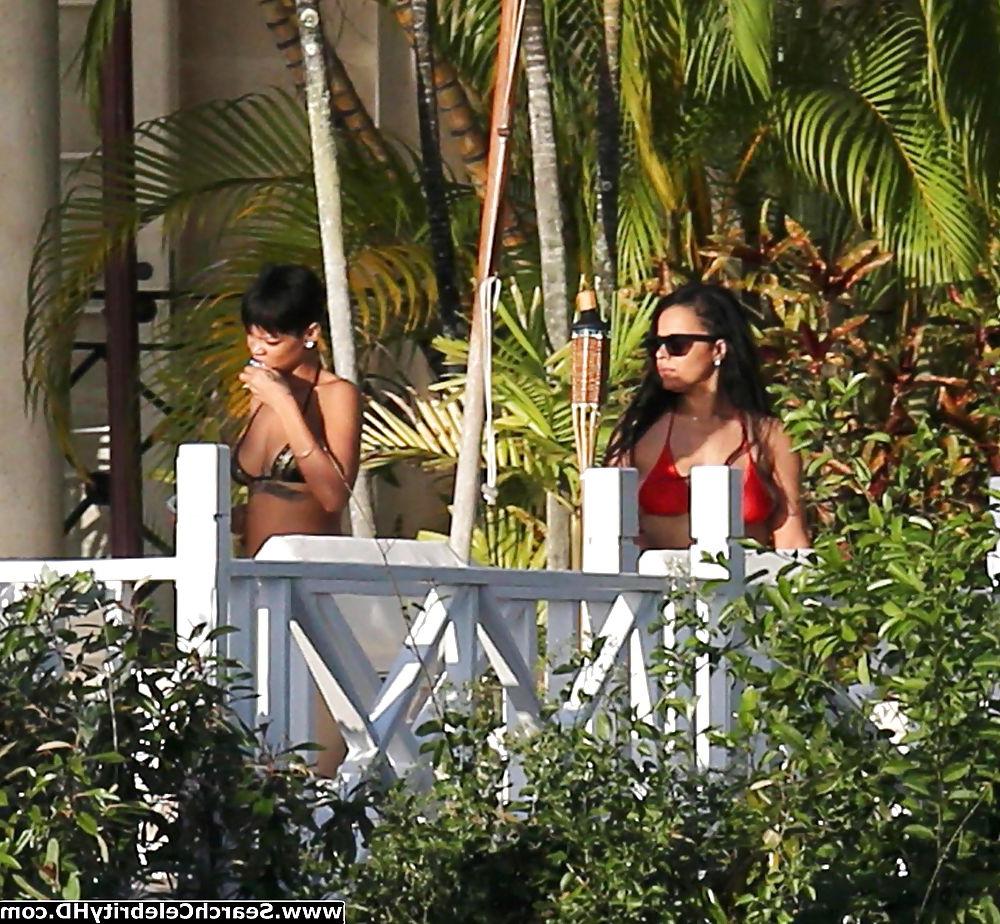 25P Rihanna Naked Ass And Topless Boobs Candids