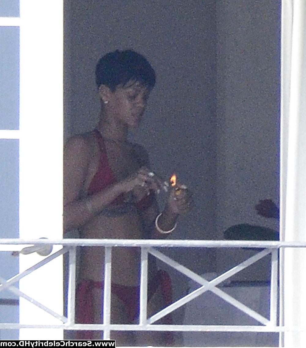 25P Rihanna Naked Ass And Topless Boobs Candids
