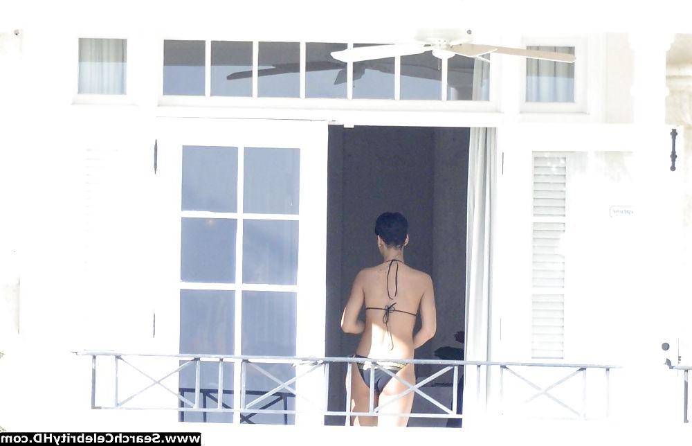 25P Rihanna Naked Ass And Topless Boobs Candids
