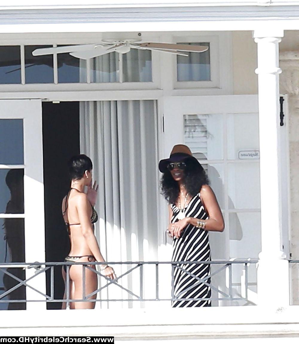 25P Rihanna Naked Ass And Topless Boobs Candids