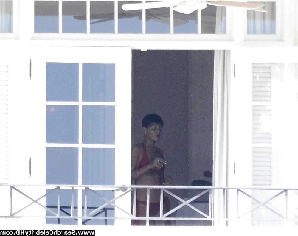 25P Rihanna Naked Ass And Topless Boobs Candids
