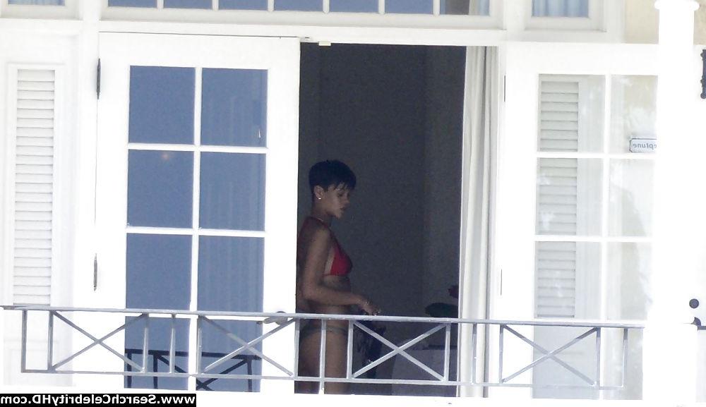 25P Rihanna Naked Ass And Topless Boobs Candids
