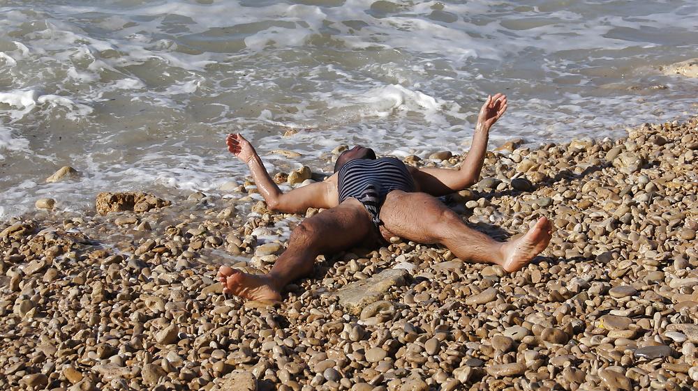 14P Drowned play