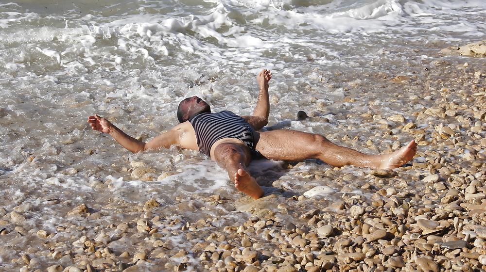 14P Drowned play