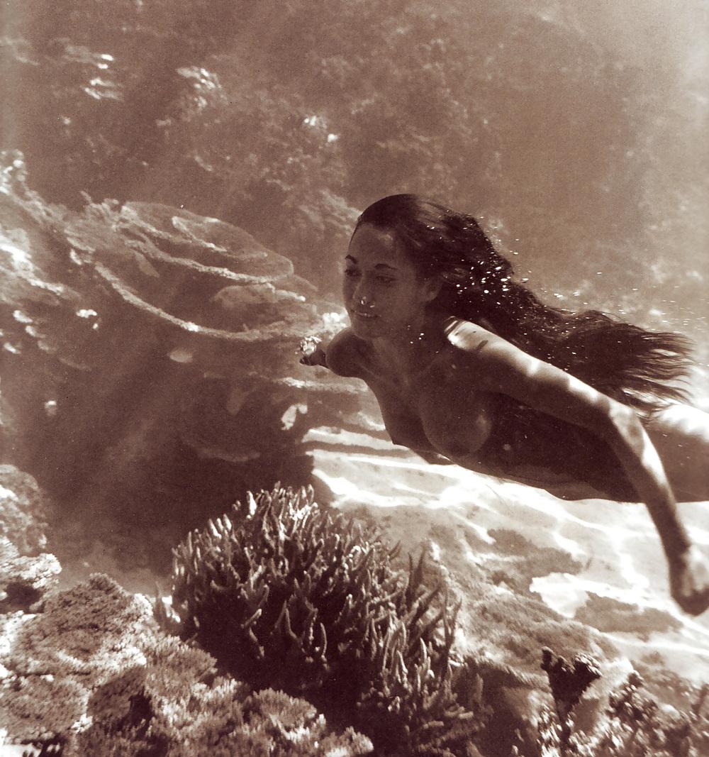 13P Island Girls - Polynesians, Tahitians, Hawaiians Topless 