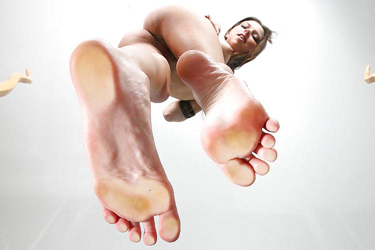 19P Feet and Fanny. Upshots. Weird stuff!