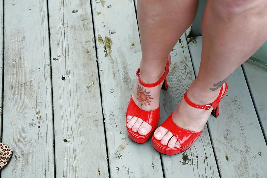 25P Mouthwatering Feet