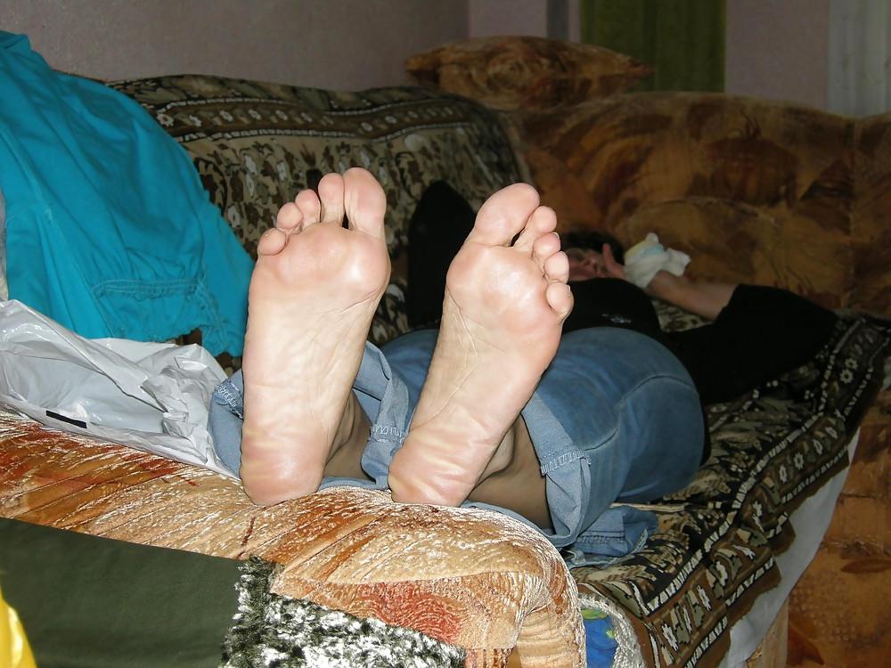 25P Amateur Female Soles 01