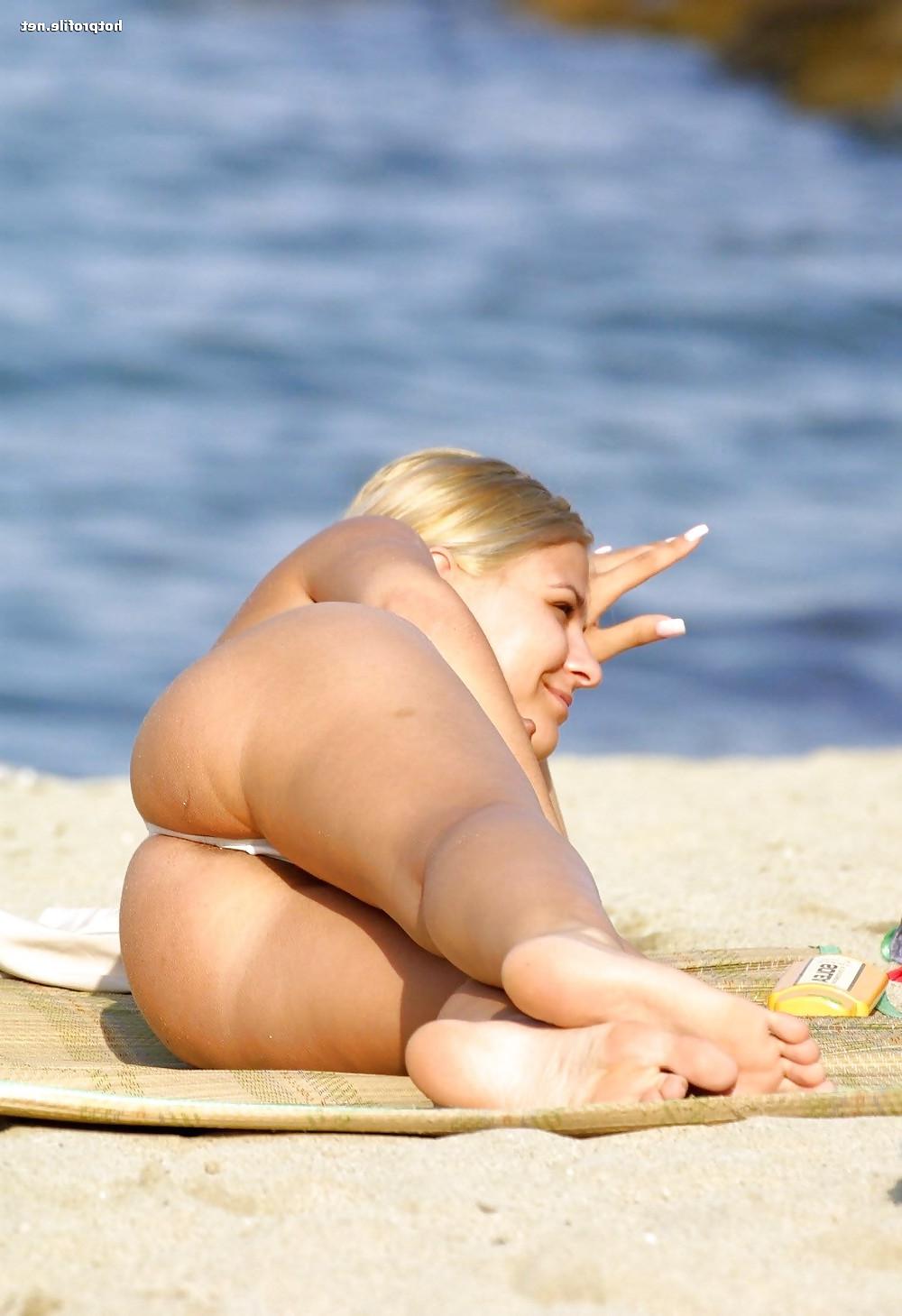 17P Beach bitch