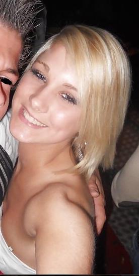 25P Heißes blondes Model mit großen Titten auf Facebook