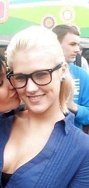 25P Heißes blondes Model mit großen Titten auf Facebook