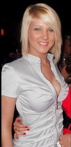 25P Heißes blondes Model mit großen Titten auf Facebook