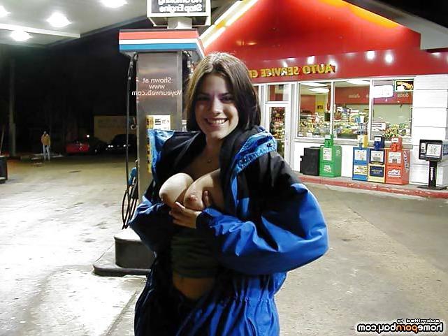 22P Lots of topless chicks