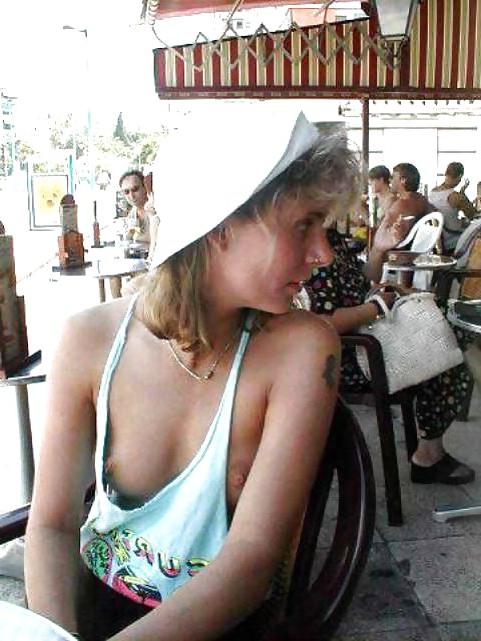 22P Lots of topless chicks