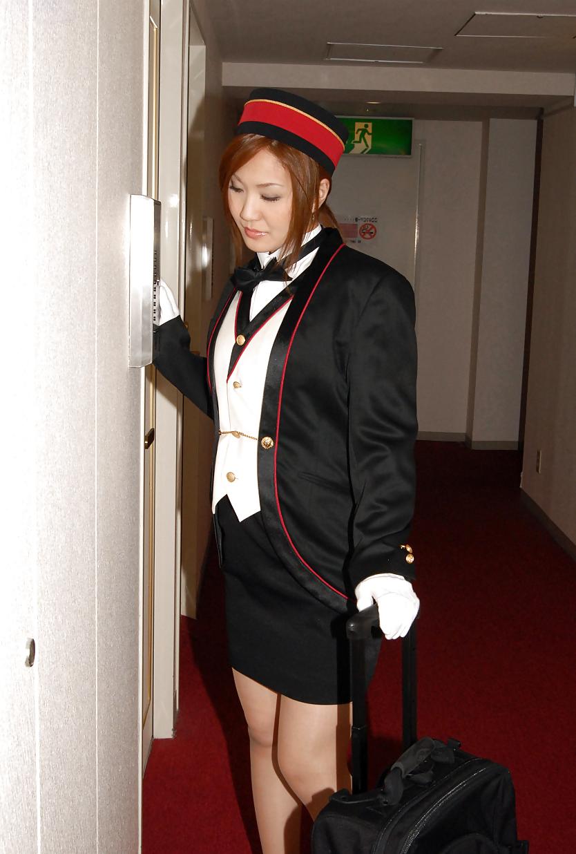12P Japanese hotel staff flashing in public