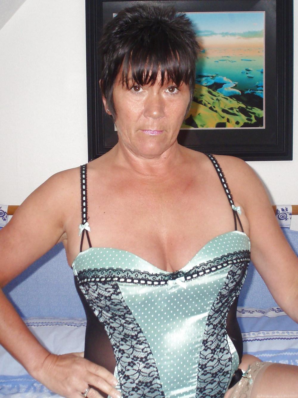 25P British Milf Jayne