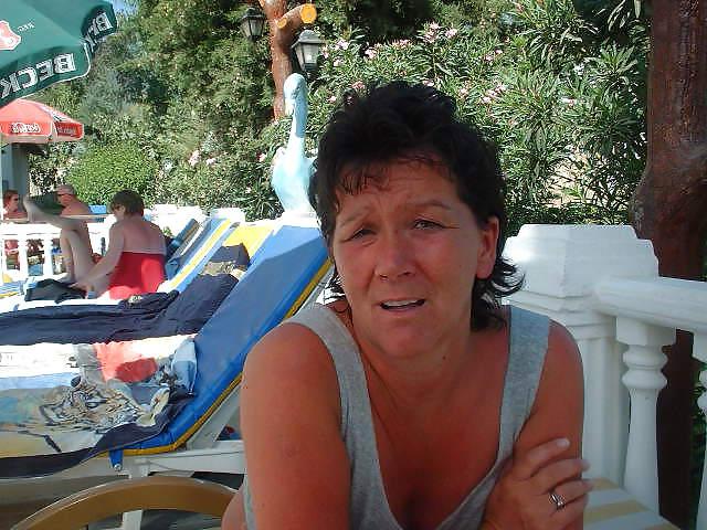 25P British Milf Jayne