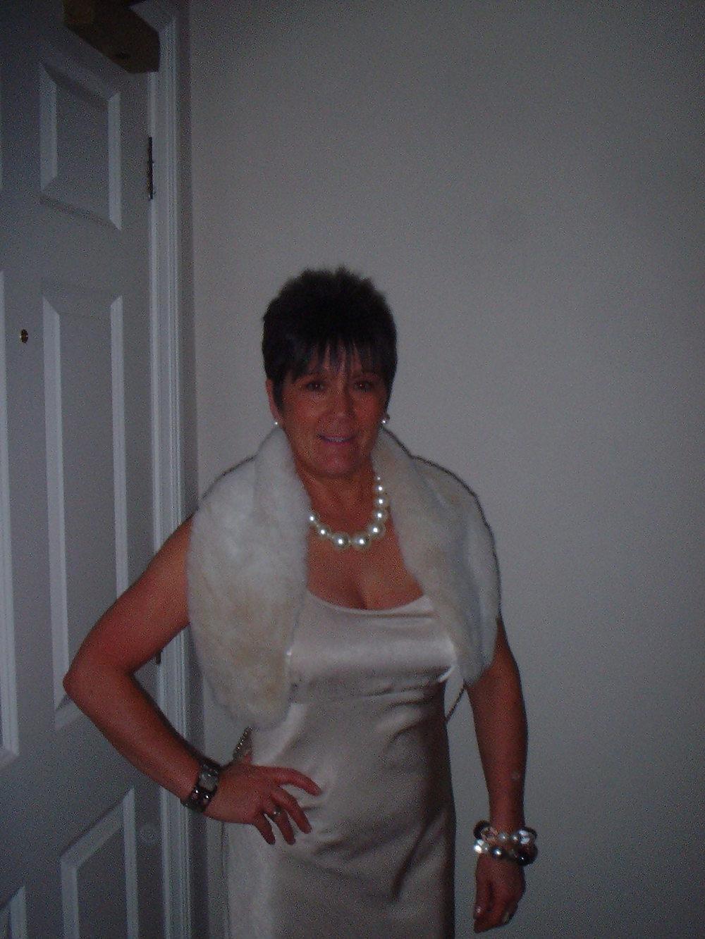 25P British Milf Jayne