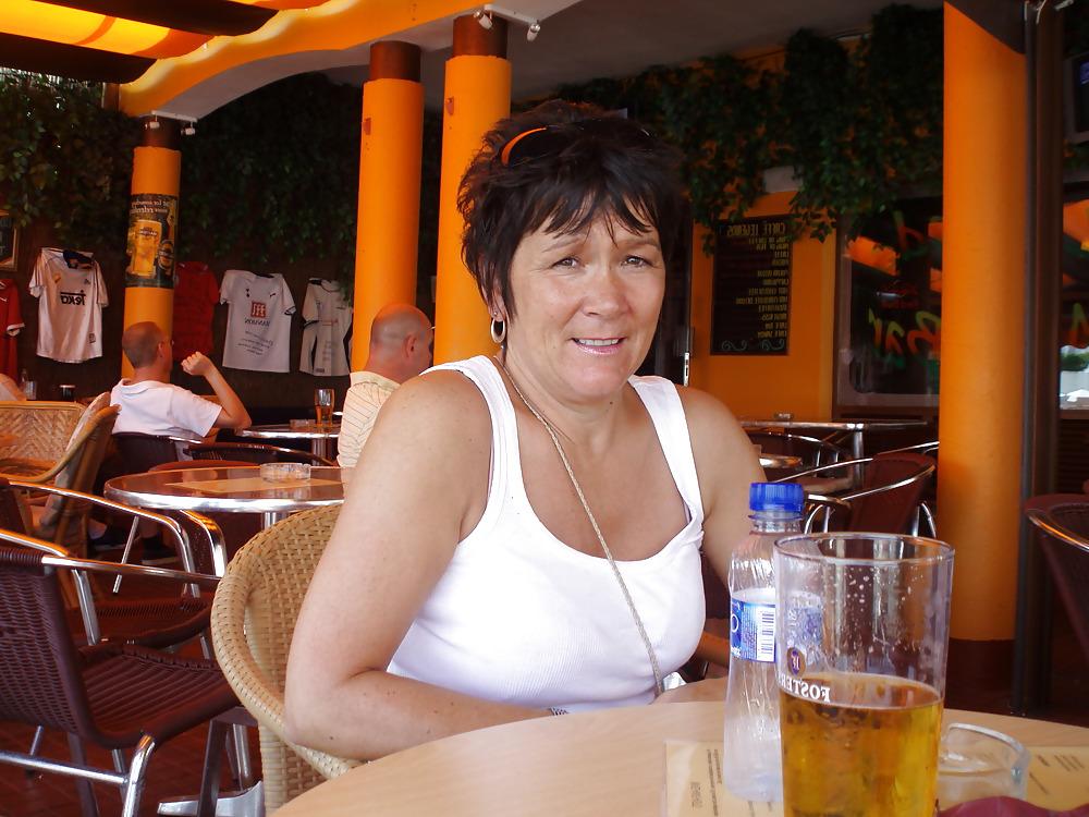 25P British Milf Jayne