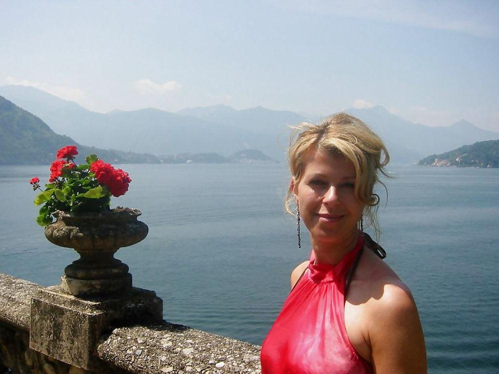 25P British milf Kate Garraway