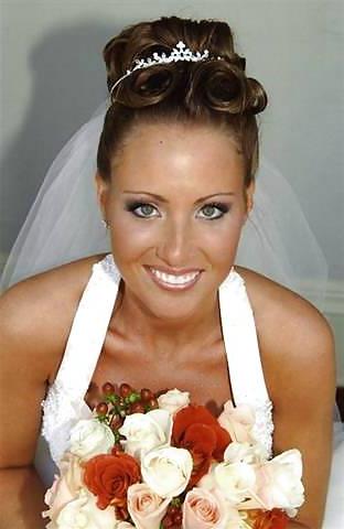 15P Pretty and Horny Bride 