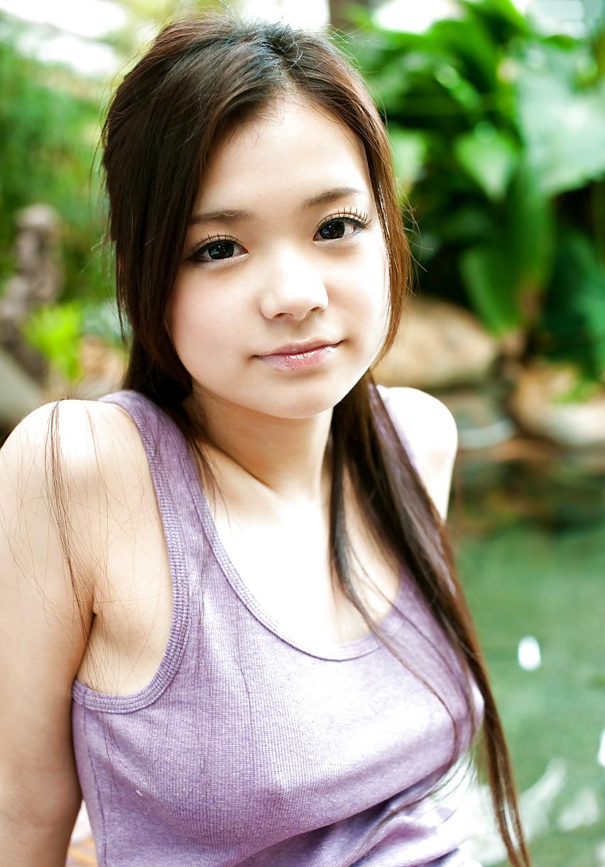 20P Japanese girl nude in public