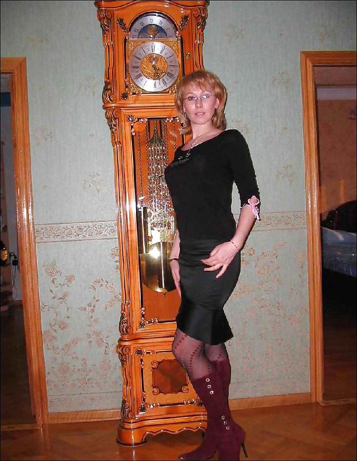 13P Cute Milf Posing Nude Around Home