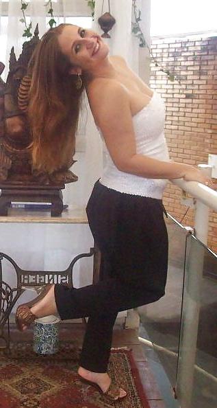25P Feet, soles and high heels