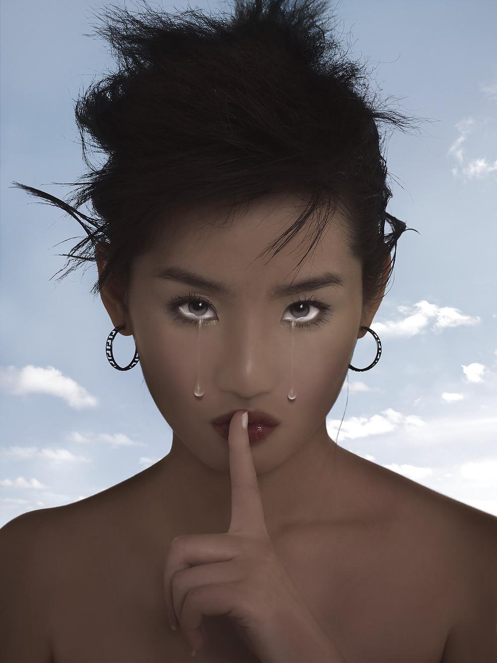 7P New art-exhbt LGBTQ in China (link in comment) 