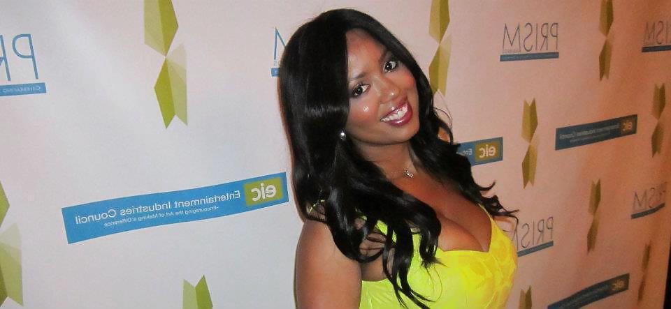 25P Monique is a Fat Titty Whore